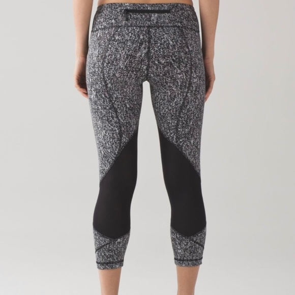 lululemon athletica Pants - 1073 lululemon Pace Rival Crop - Size 4 - Suited Jacquard Black White / Black
